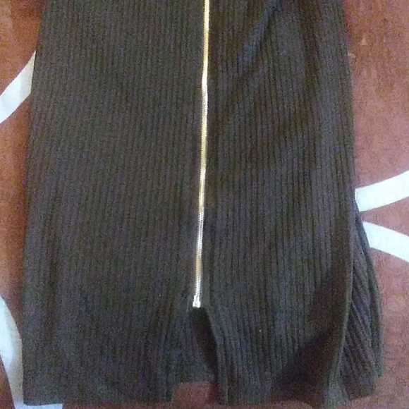 Clothes - Picture 7 of 8